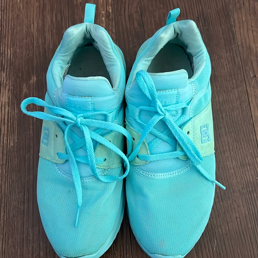 DC woman’s Uni Lite Training Sneakers